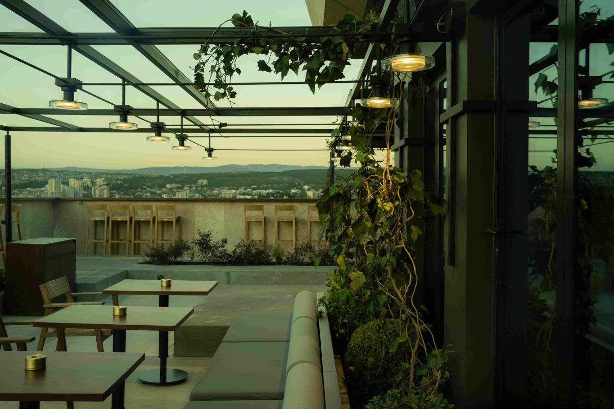 Rolling Stone Rooftop Bar